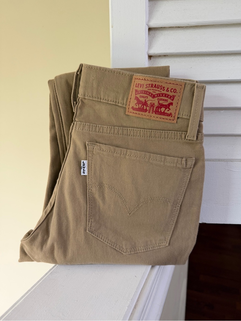 Levi's 710 Women’s super skinny Khaki pants/chinos